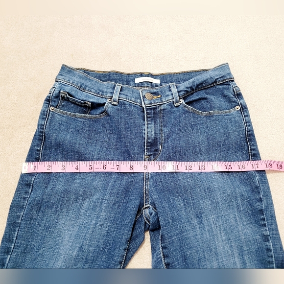 Levi’s Classic Boot Women’s Jeans Size 6M W28 L32 Blue Denim Stretch Bootcut - Picture 7 of 14